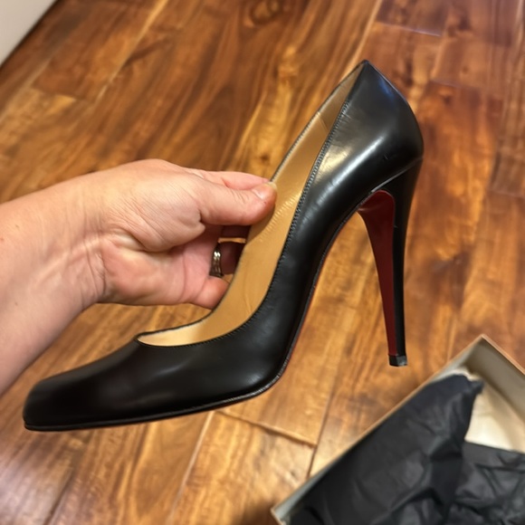 Louboutin black pumps 40.5 originally purchasers from the Real Real - Picture 4 of 7